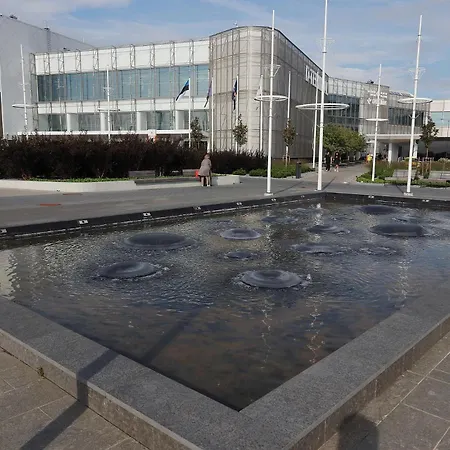 Center Joe Bee Reval