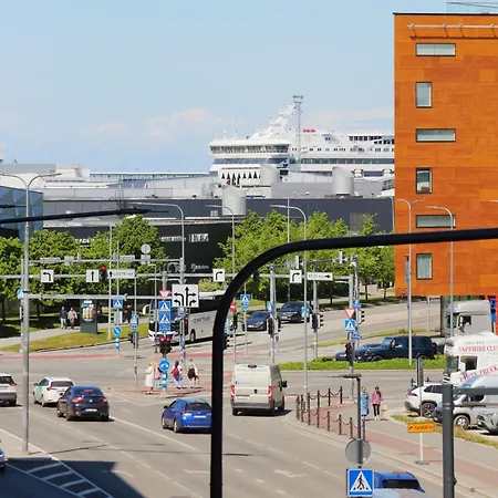 Center Joe Bee Talin