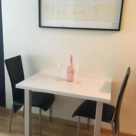 Center Joe Bee * Reval