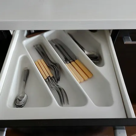 Center Joe Bee Reval